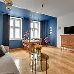 Apartment Mariacka Girl With A Pearl By Triapart