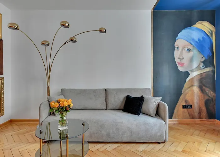 Apartment Mariacka Girl With A Pearl By Triapart