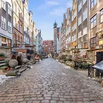 Apartment Mariacka Girl With A Pearl By Triapart