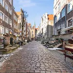 Apartment Mariacka Girl With A Pearl By Triapart